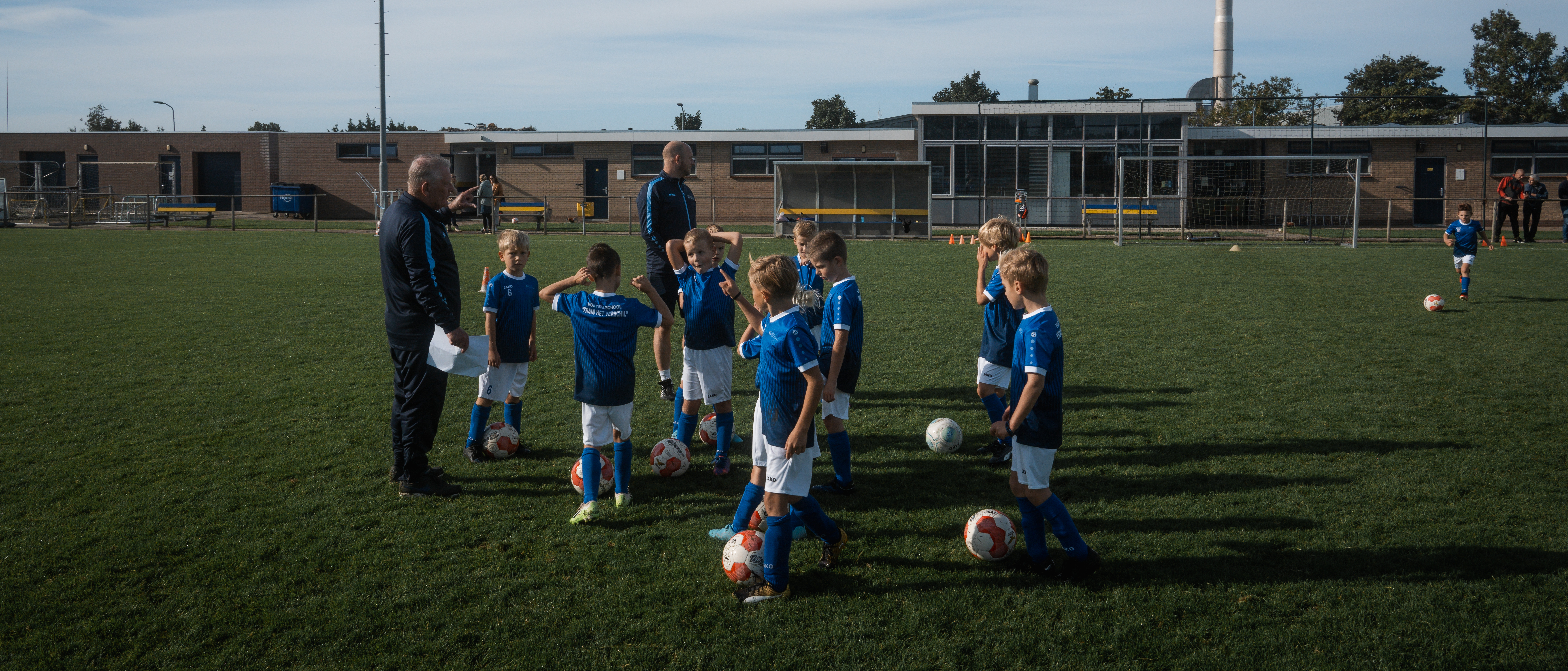 Trainers met voetballers